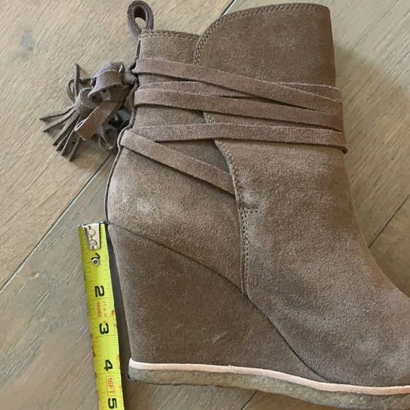 Like new!  Splendid Suede Booties- Size 9 - Picture 13 of 13